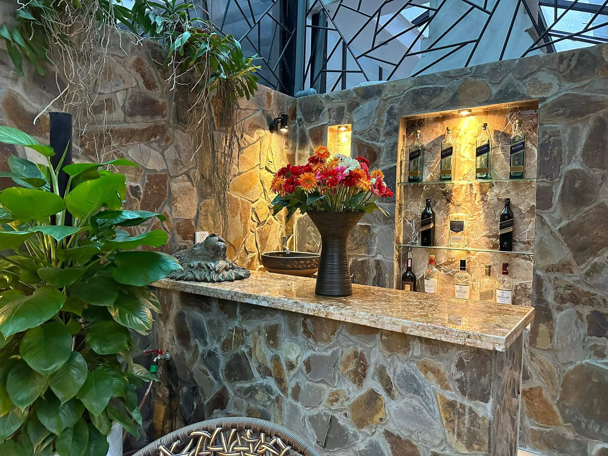 Mẫu decor khoảng sân sau nhà do chính gia chủ là chị Hằng thiết kế